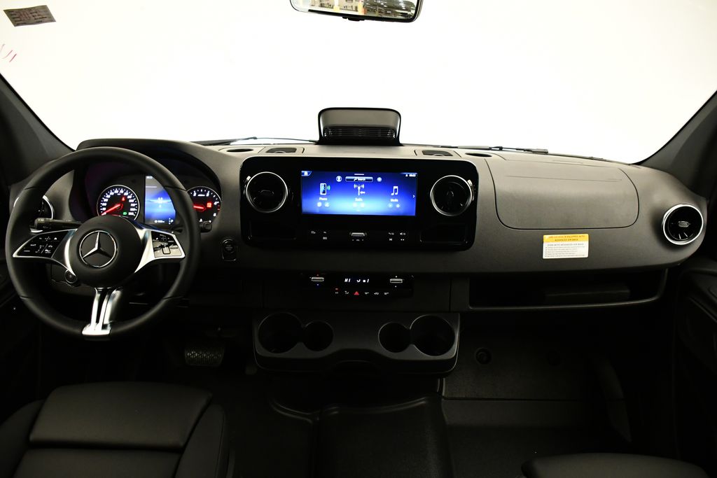 Thumbnail: 2026 Mercedes-Benz Sprinter - 9