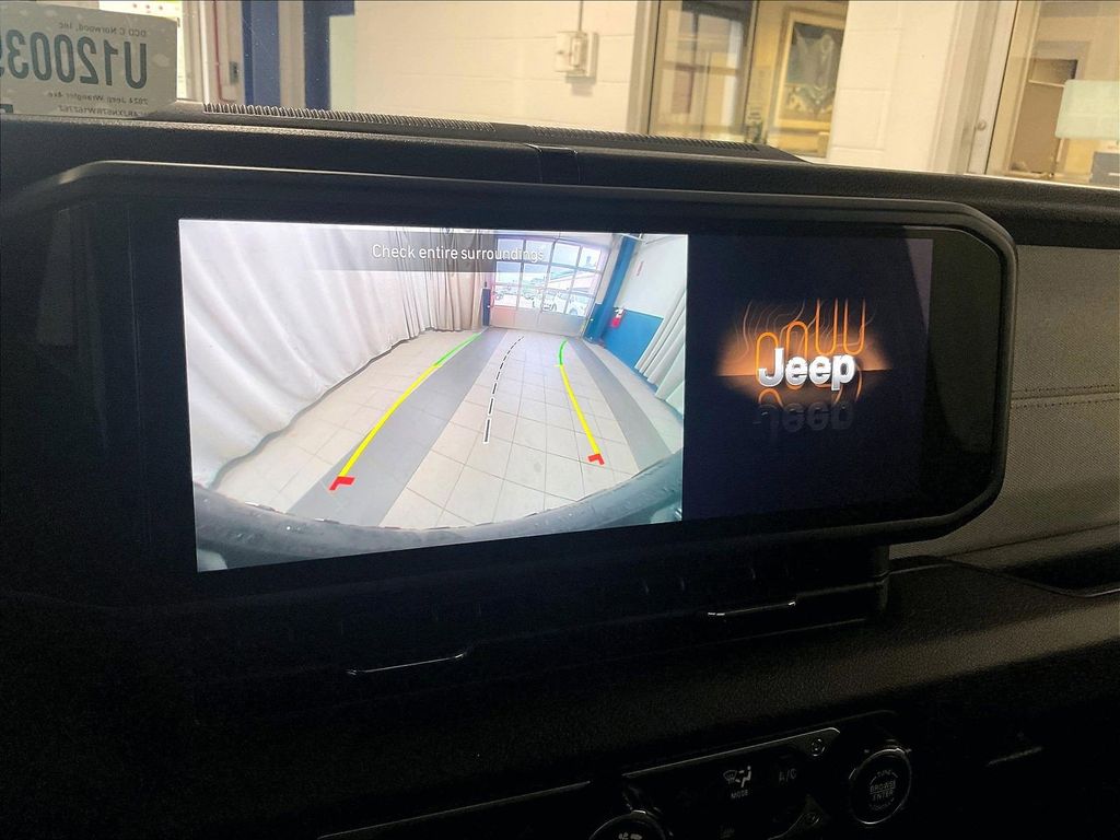 2024 Jeep Wrangler — photo 19