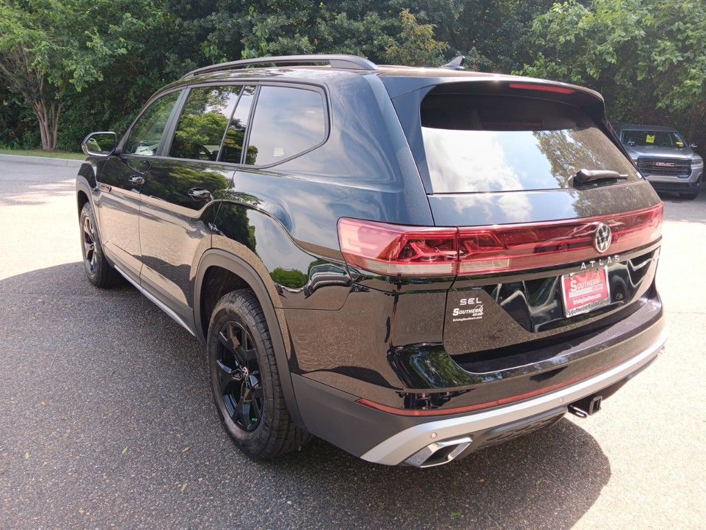 2024 Volkswagen Atlas 2.0T Peak Edition SEL 3