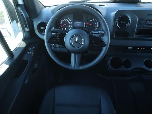 Thumbnail: 2025 Mercedes-Benz Sprinter - 12