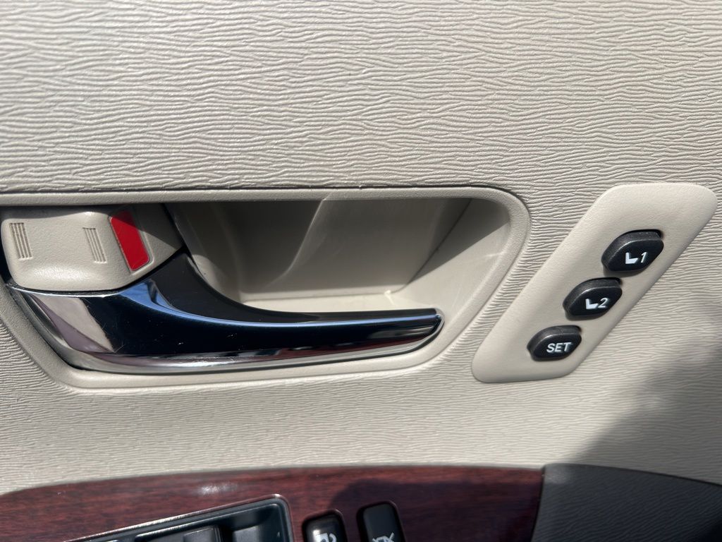 2014 Toyota Sienna XLE 7-Passenger Auto Access Se photo