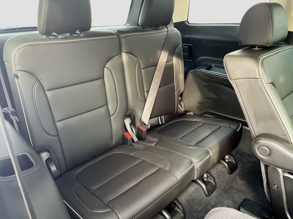 2023 GMC Acadia Denali - Photo 29