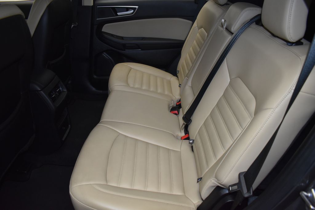 Thumbnail: 2023 Ford Edge - 32