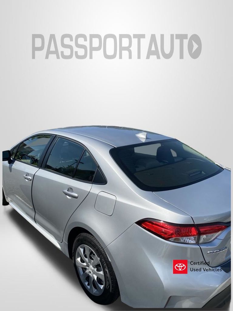 Classic Silver Metallic 2026 Toyota Corolla Hybrid Sedan Front-Wheel Drive Automatic