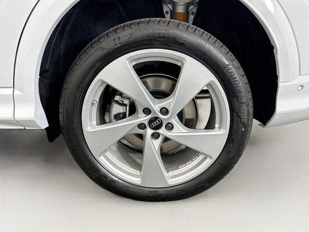 Thumbnail: 2025 Audi Q5 - 30