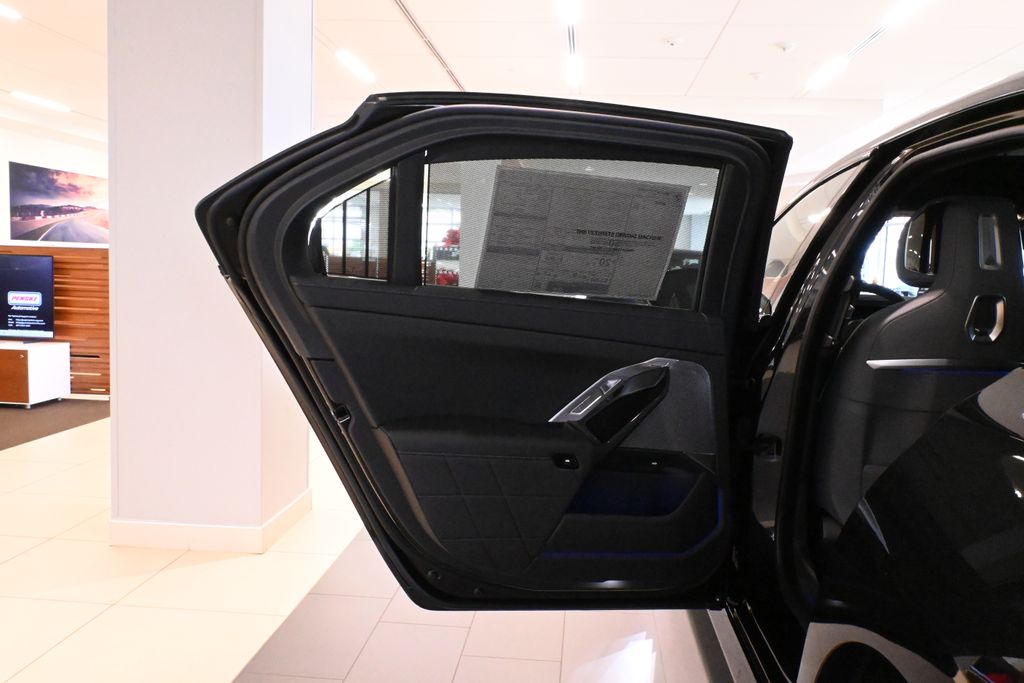 2025 BMW 7 Series 760i xDrive 28