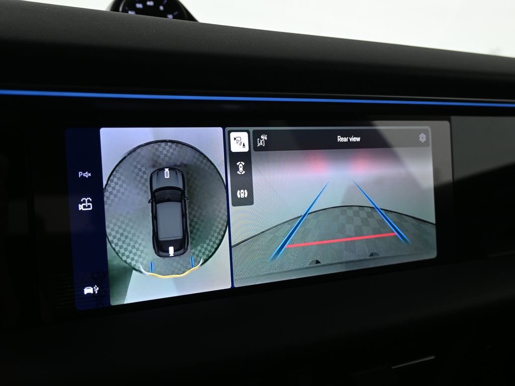 Thumbnail: 2026 Porsche Macan - 27