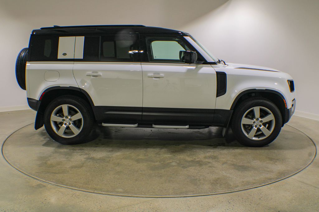Used 2023  Land Rover S image 7