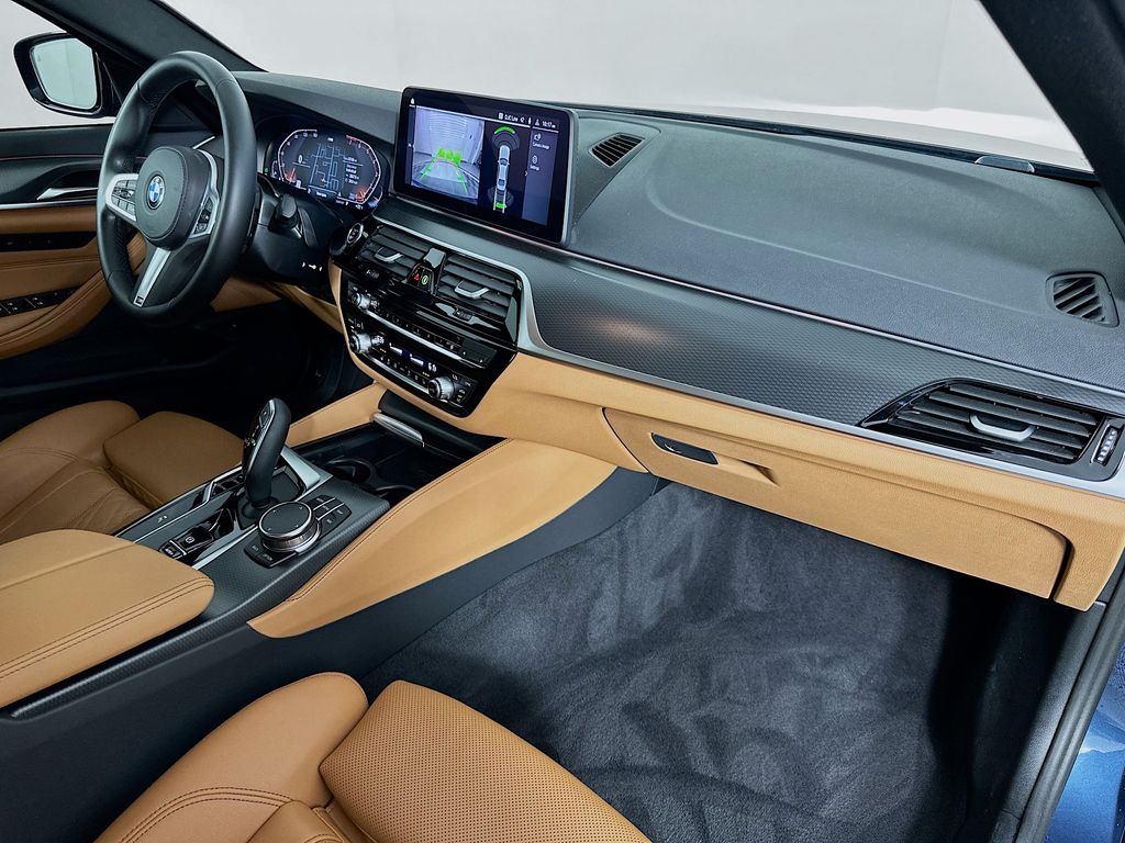 Thumbnail: 2023 BMW 5 Series - 31