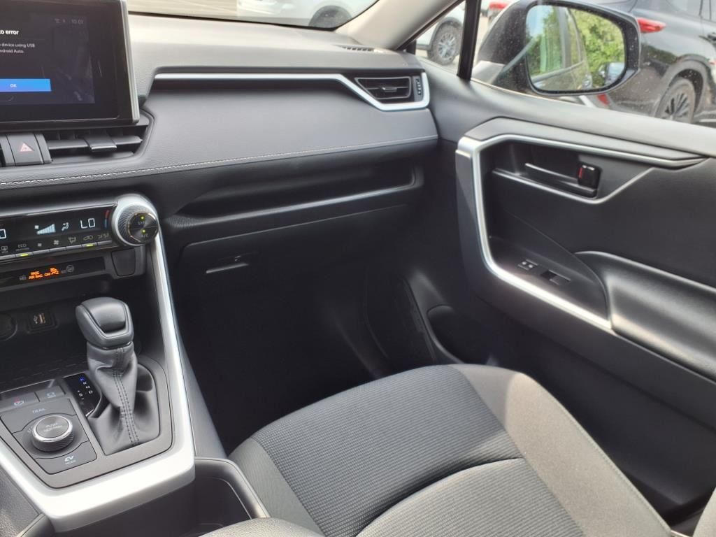 2025 Toyota RAV4 Hybrid LE photo 11