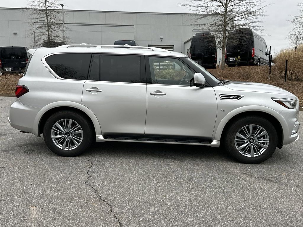 2019 INFINITI QX80 LUXE 9