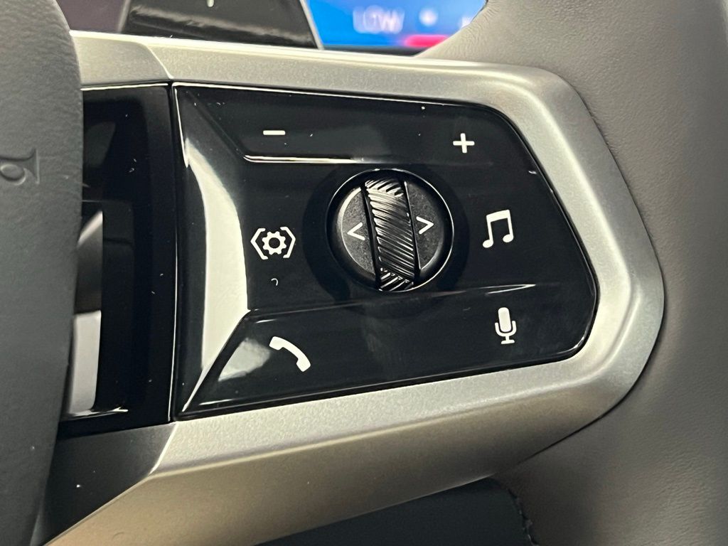 Thumbnail: 2026 BMW 5 Series - 17