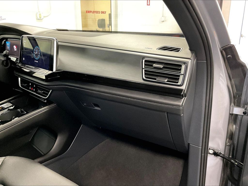 2026 Volkswagen Atlas Cross Sport — photo 13