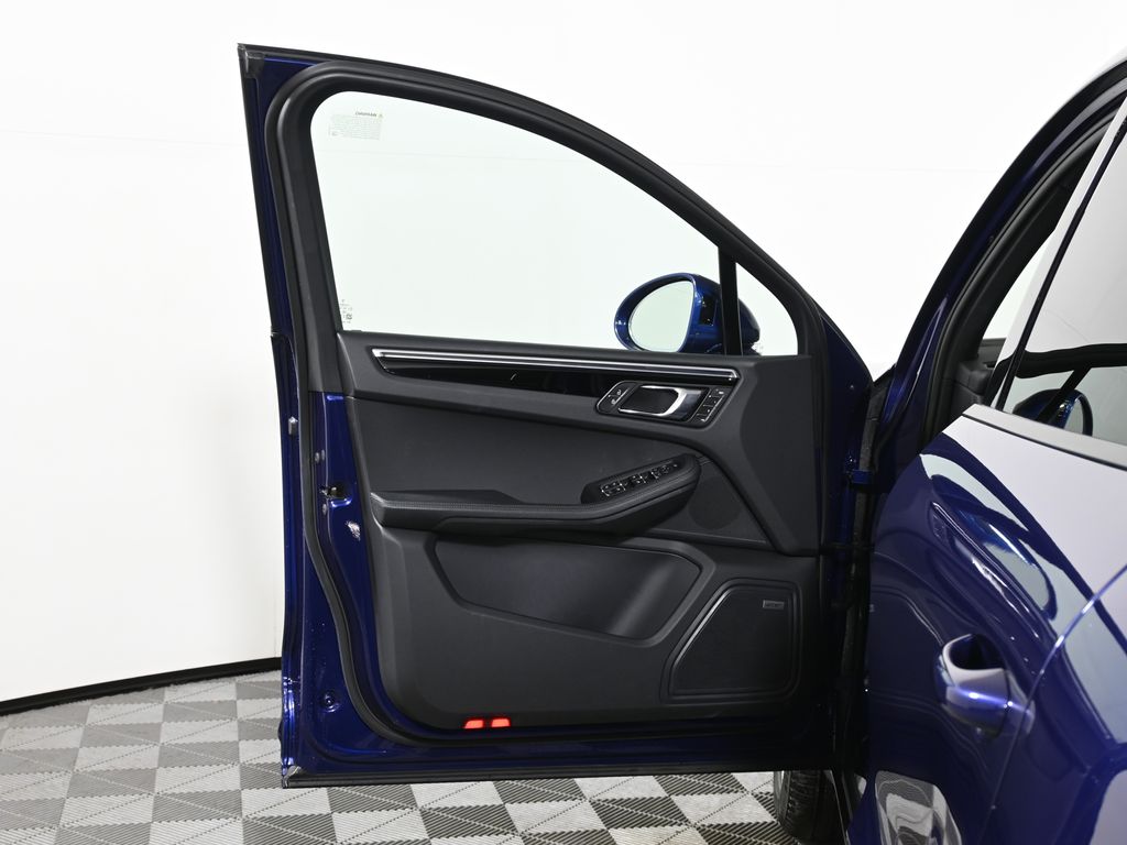 Thumbnail: 2024 Porsche Macan - 31