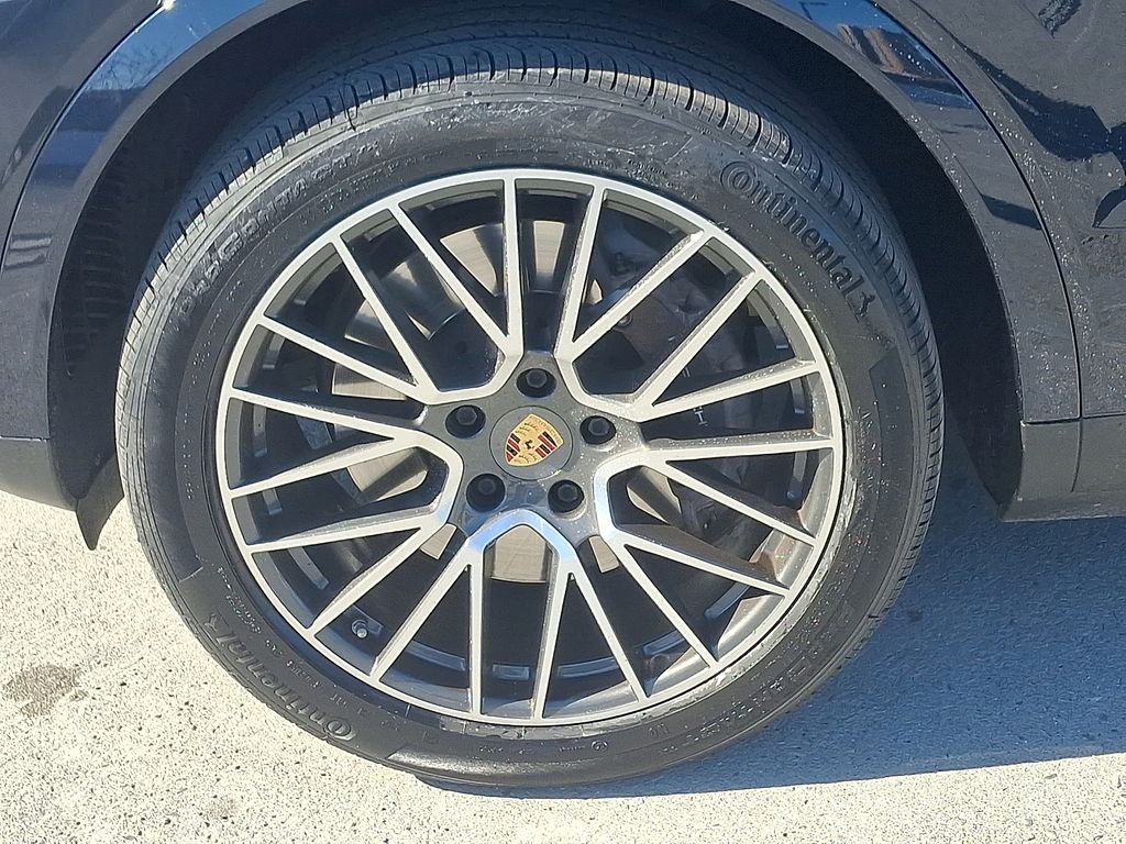 Thumbnail: 2022 Porsche Cayenne - 10