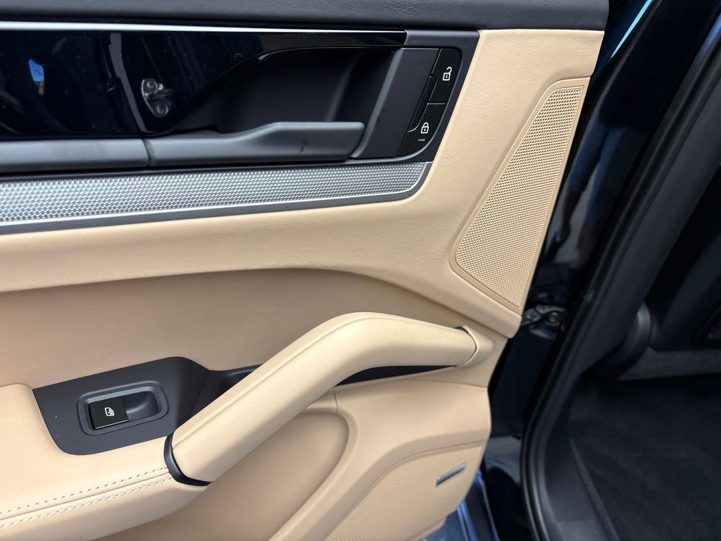Thumbnail: 2026 Porsche Cayenne - 19