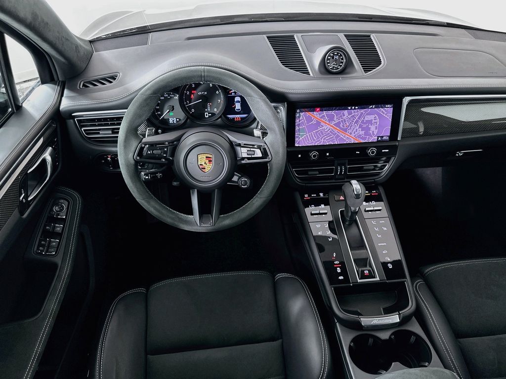 Thumbnail: 2026 Porsche Macan - 23