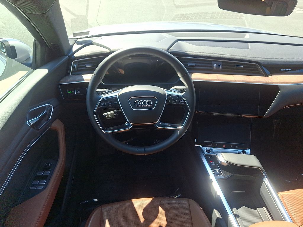Thumbnail: 2023 Audi e-tron - 11