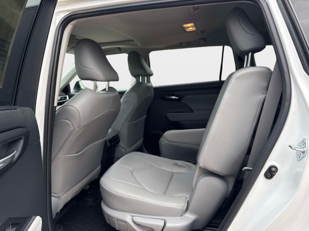 Used 2025 Toyota Highlander Hybrid SUV