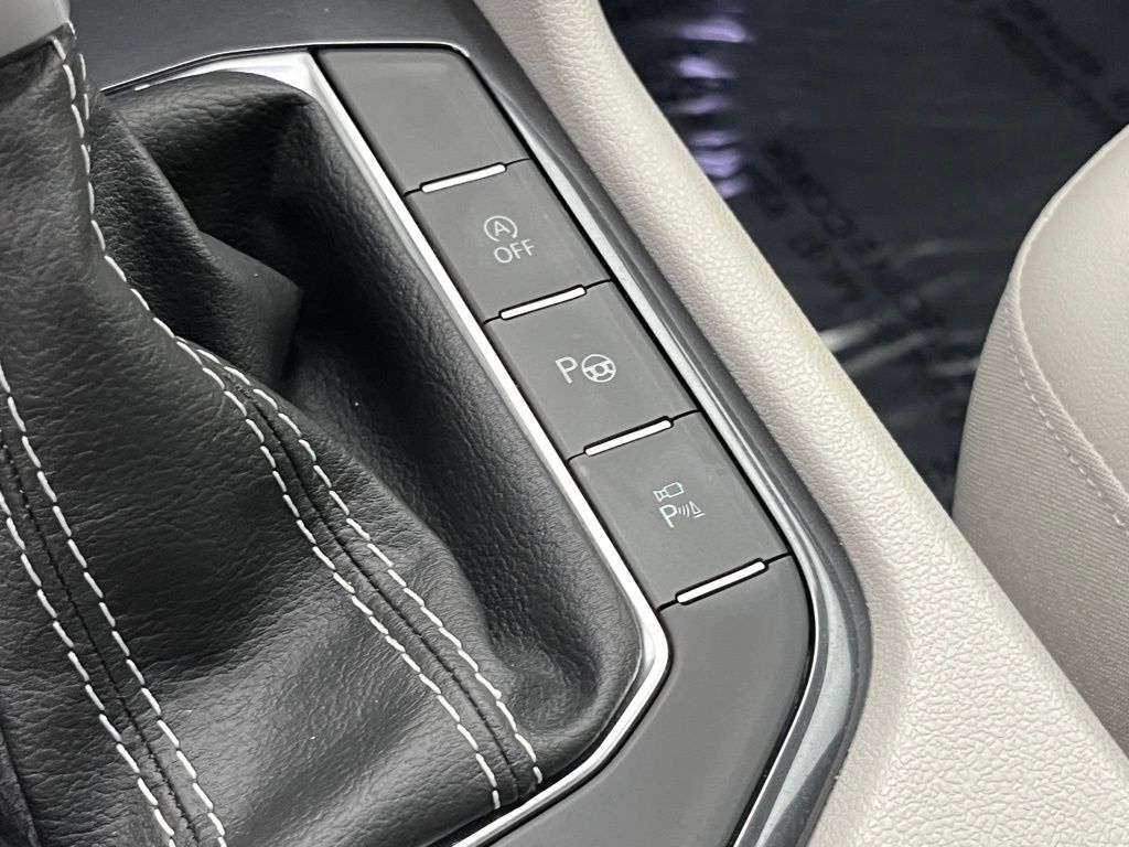 Thumbnail: 2024 Volkswagen Tiguan - 16