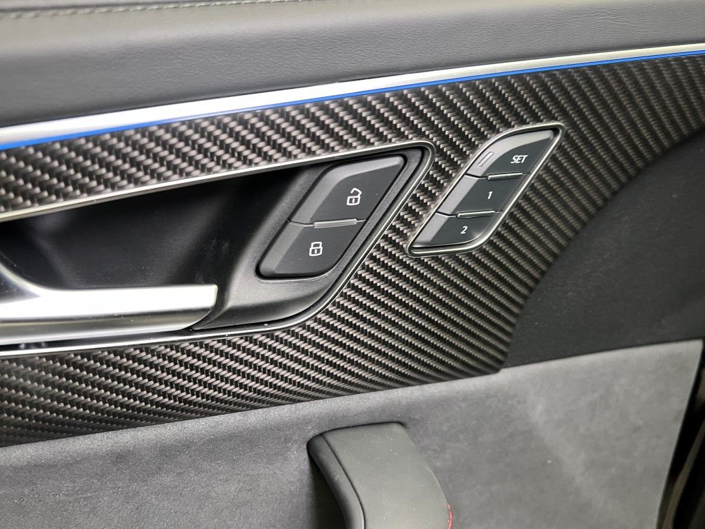 Thumbnail: 2026 Audi RS Q8 - 30