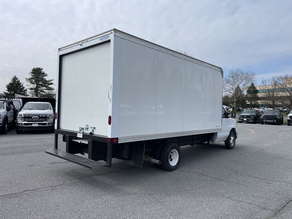 2027 Ford E-Series Cutaway 