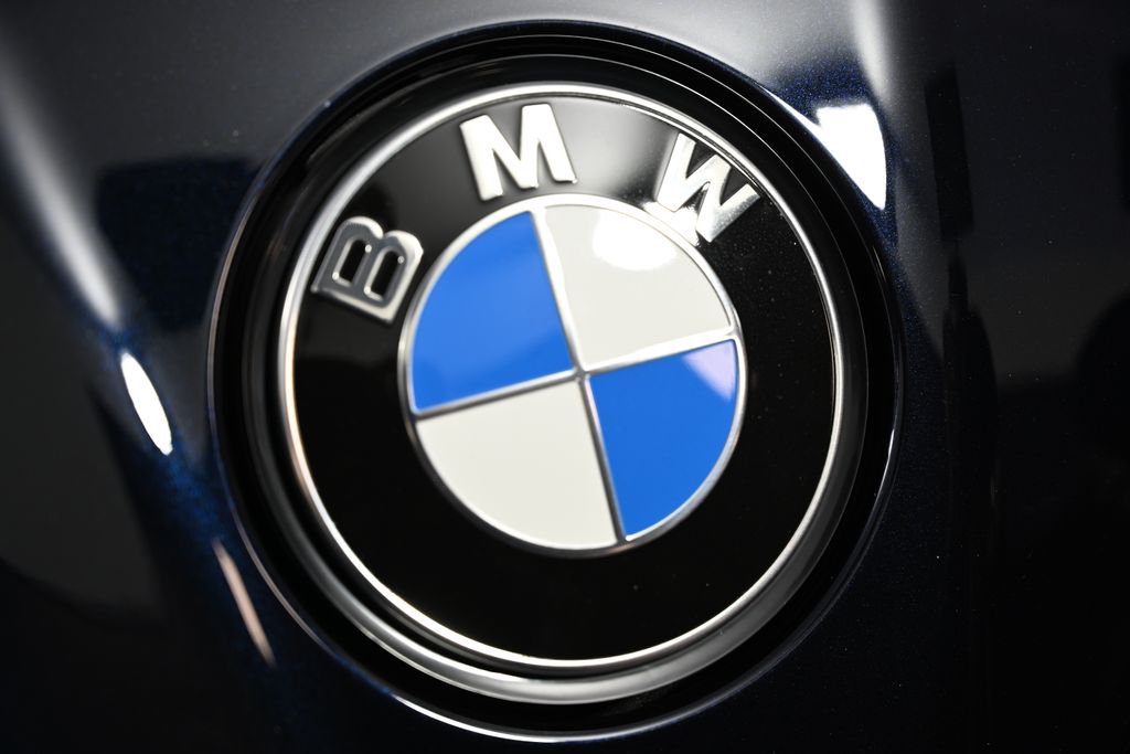 Thumbnail: 2026 BMW iX - 13