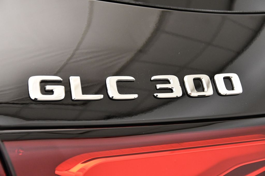 2025 Mercedes-Benz GLC 300 9