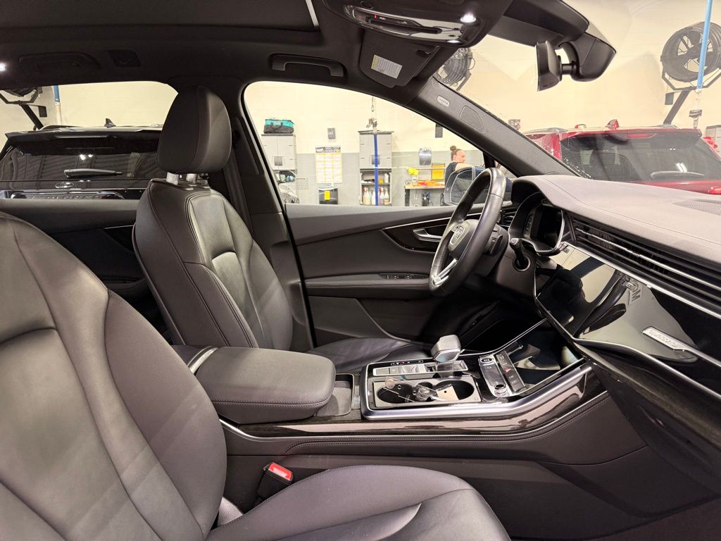 Thumbnail: 2023 Audi Q7 - 31