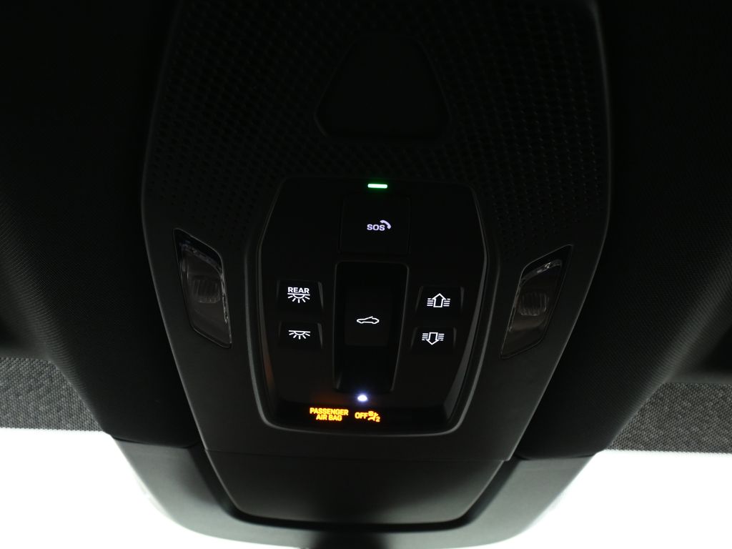 Thumbnail: 2025 Porsche Macan - 21