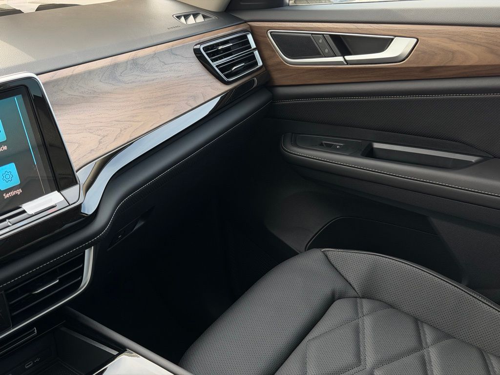 New 2026 Black Volkswagen 2.0T SE w/Technology image 35