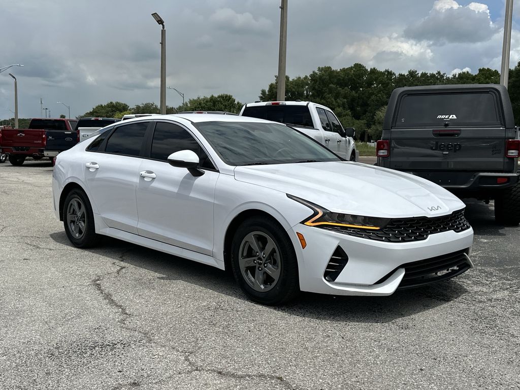 Glacial White Pearl 2022 Kia K5 Sedan Front-Wheel Drive 8-Speed Automatic