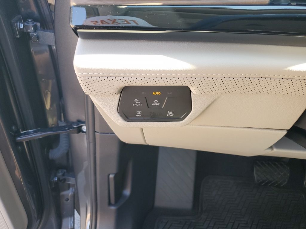 Used Car 2024 Volkswagen Atlas  2.0t Se W/technology For Sale Under $35,000 In Austin, Texas