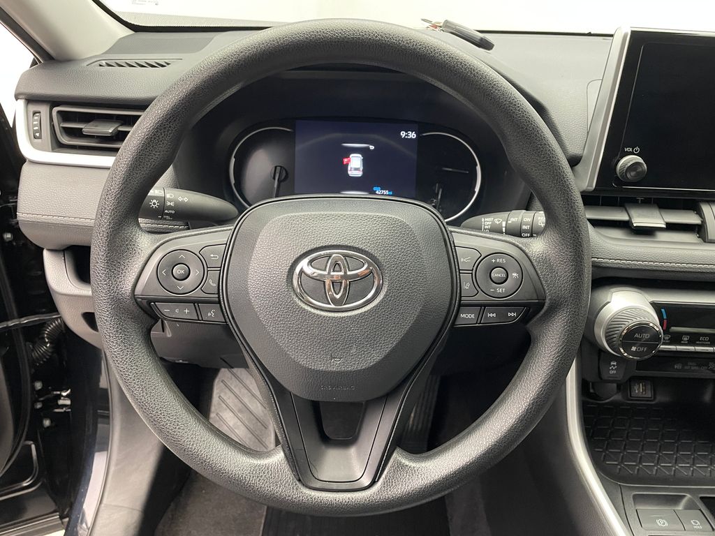 2024 Toyota RAV4 XLE 21