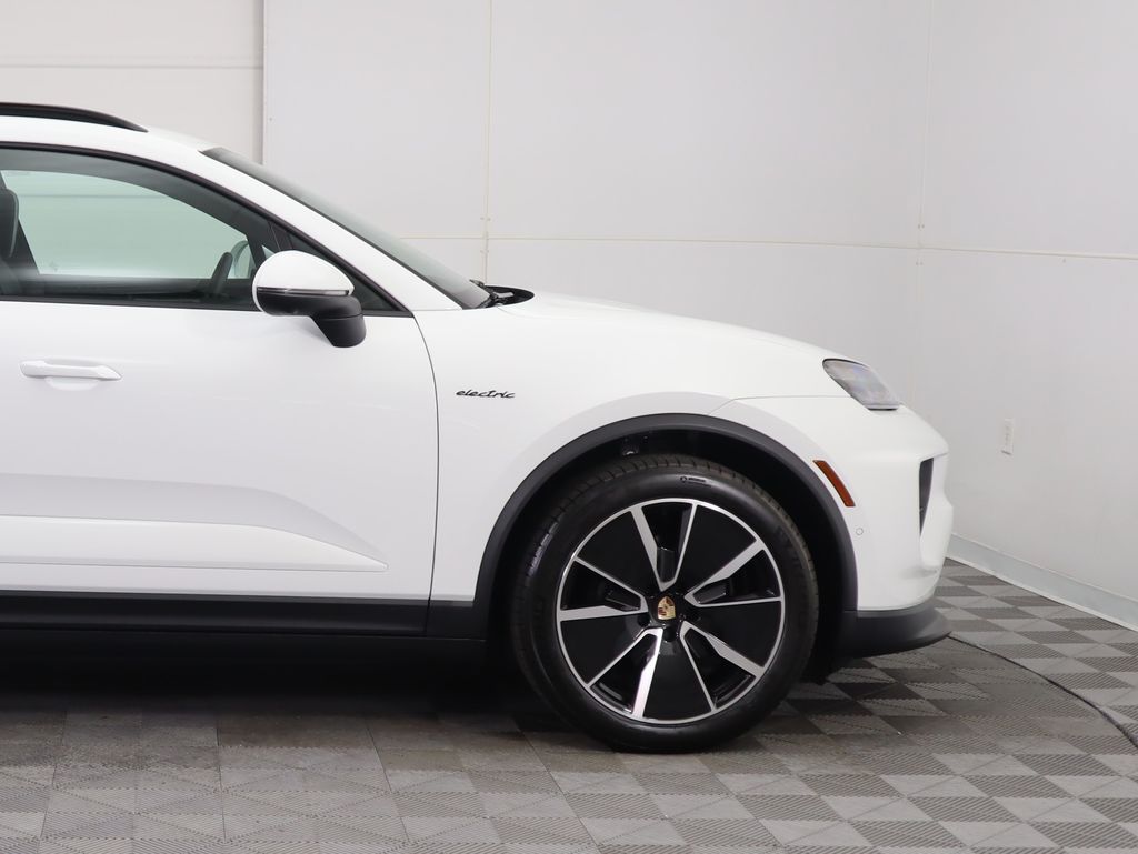 Thumbnail: 2025 Porsche Macan - 11