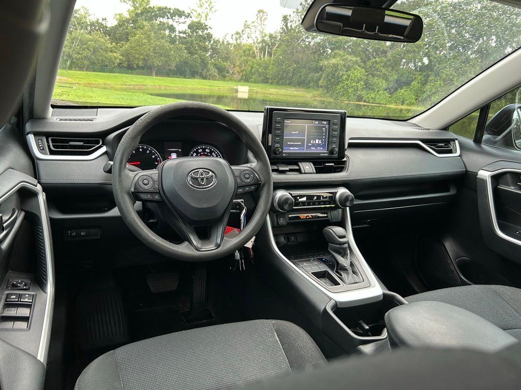 2022 Toyota RAV4 LE 12