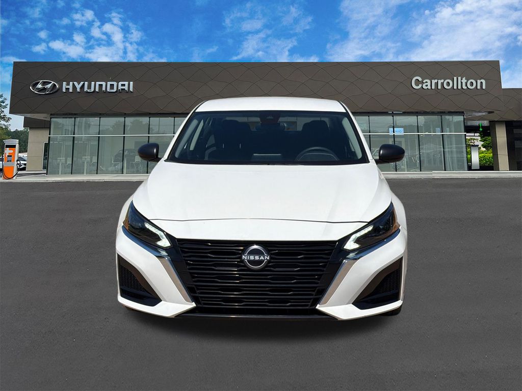 Used 2025 White Nissan 2.5 SV image 2