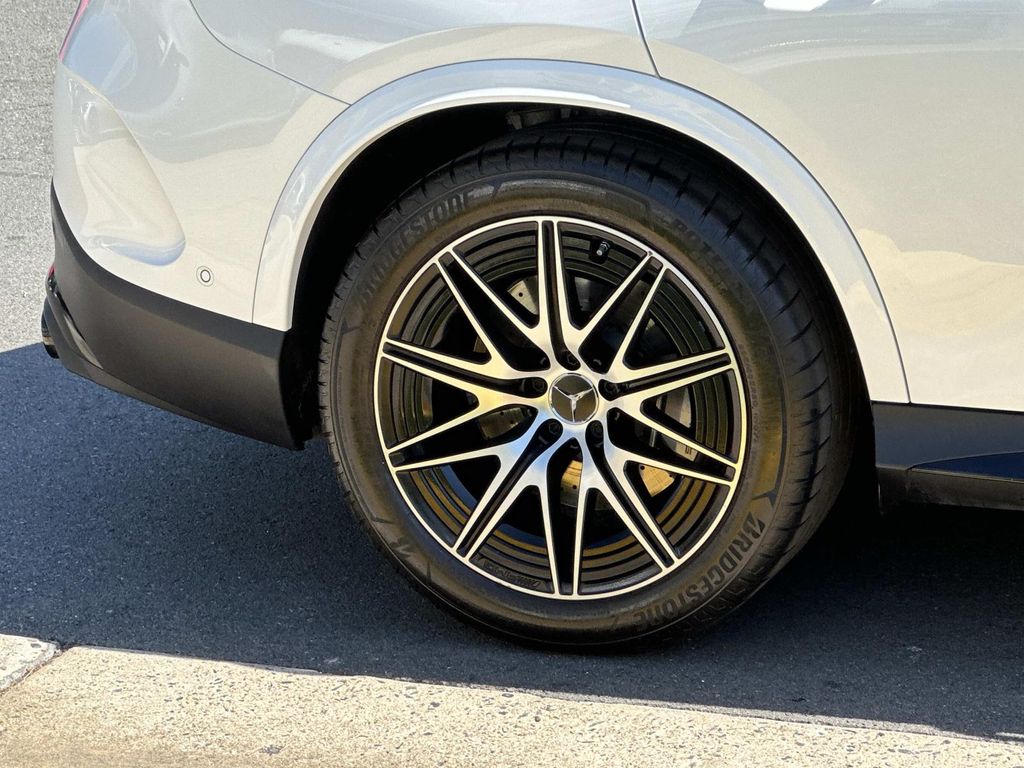 Thumbnail: 2025 Mercedes-Benz GLC - 11