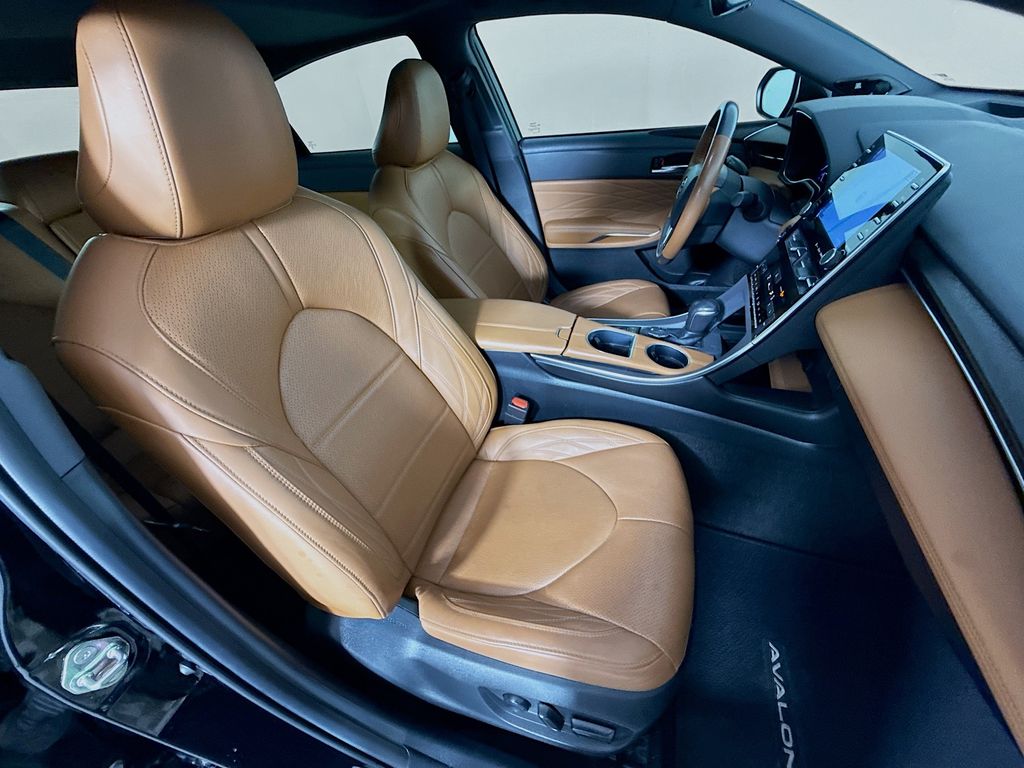 Thumbnail: 2020 Toyota Avalon - 29