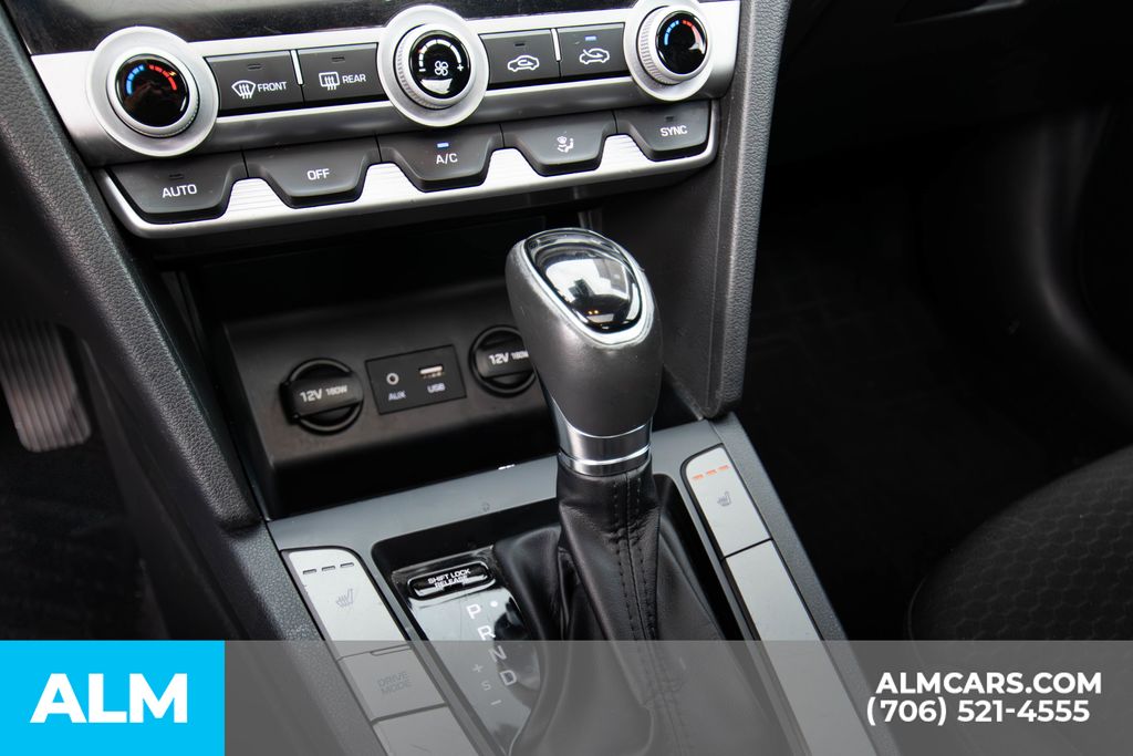 2020 Hyundai Elantra Value Edition photo 17