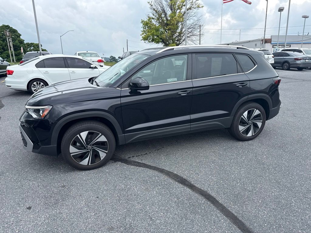 2025 Volkswagen Taos 1.5T SE Black at Sutliff Volkswagen