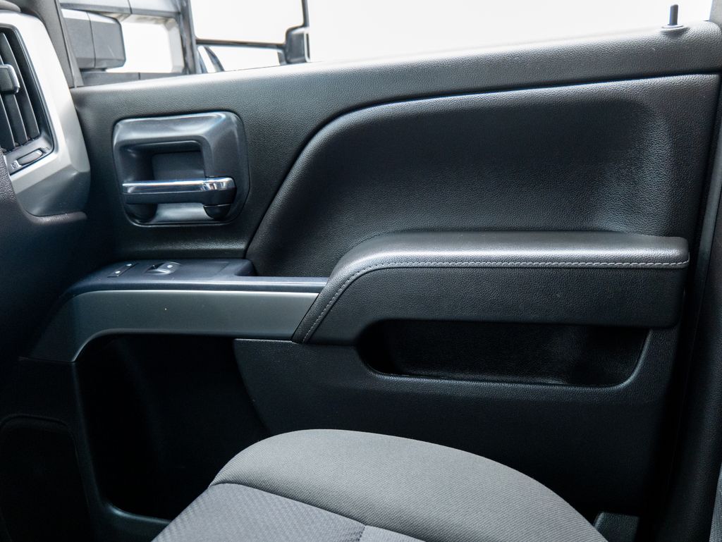 2019 White Chevrolet Silverado 2500HD LT 4X4 Truck