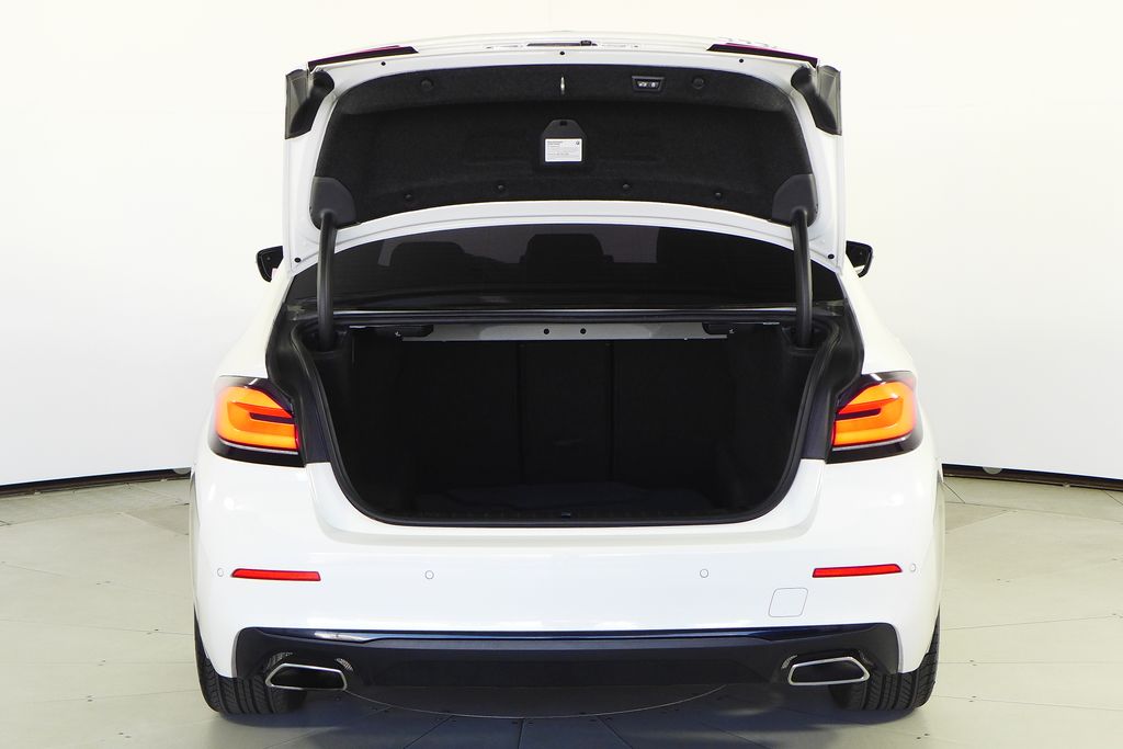 Thumbnail: 2022 BMW 5 Series - 10