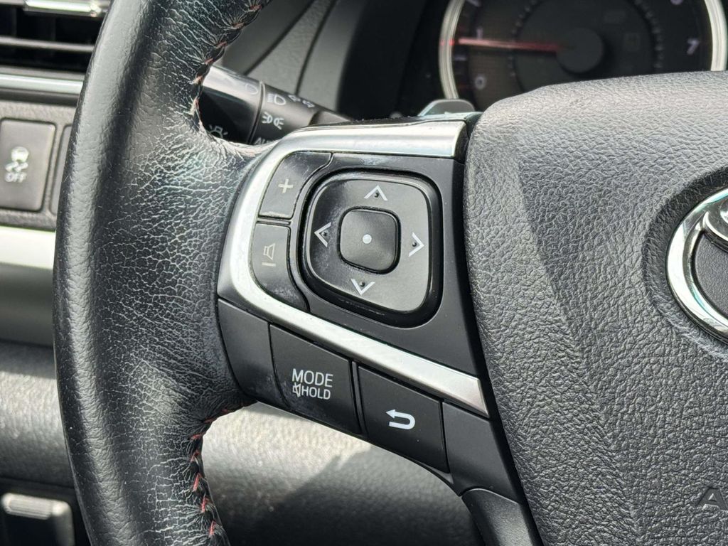 Used 2015 White Toyota SE image 22