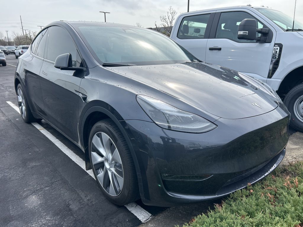 View vehicle photo 4