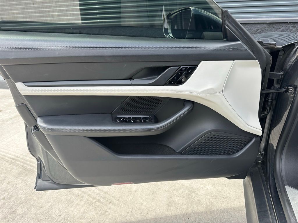 Thumbnail: 2020 Porsche Taycan - 20