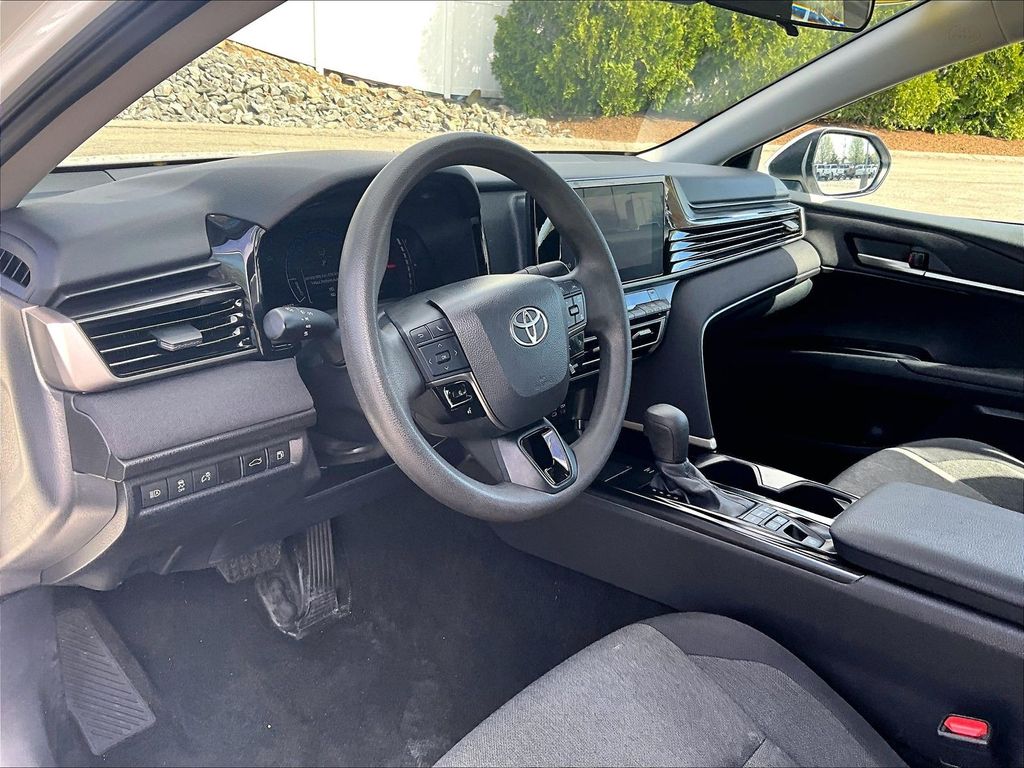 2025 Toyota Camry — photo 8