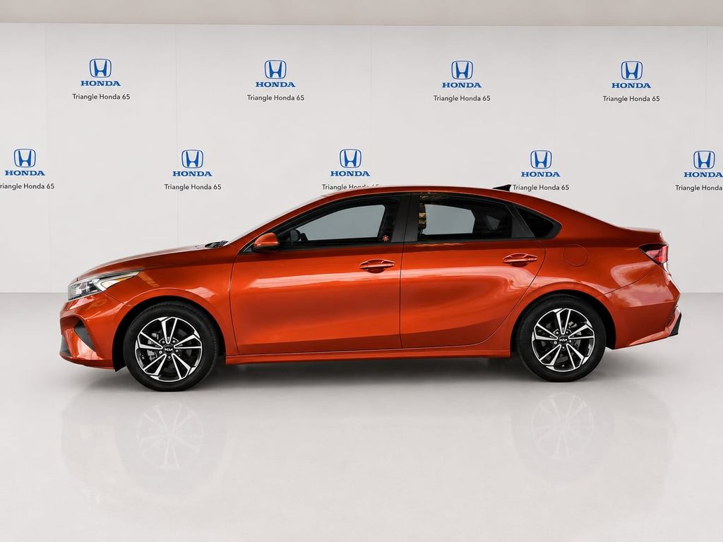 Thumbnail: 2023 Kia Forte - 3