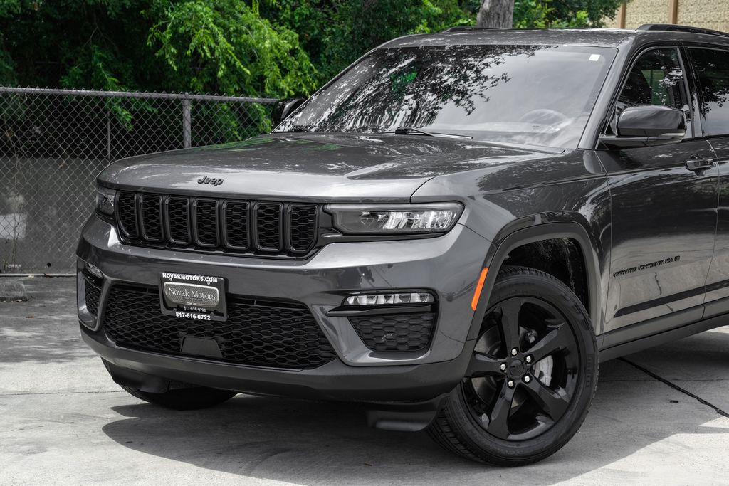 used 2023 Jeep Grand Cherokee car, priced at $31,400