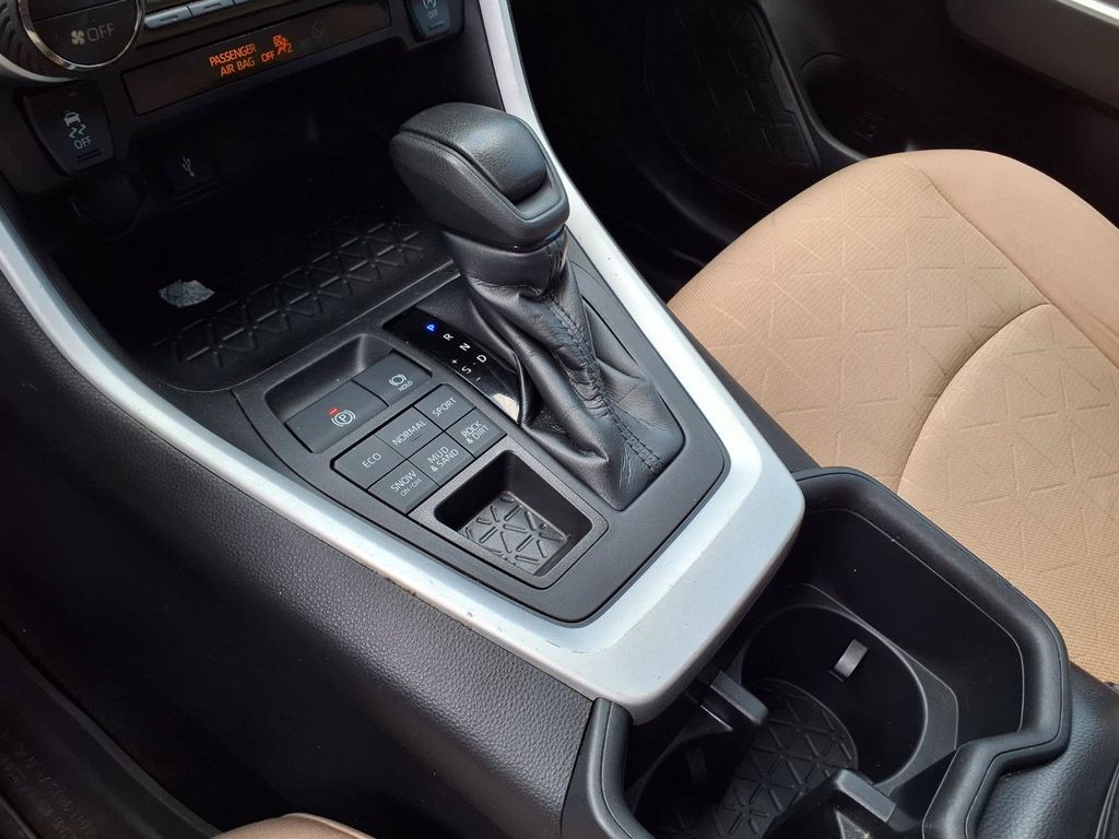 2022 Toyota RAV4 XLE - Photo 23